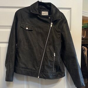 🔥Universal Thread Women’s Distressed Black Faux Leather Moto Jacket NWOT Large🔥